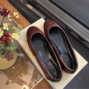 Burberry copper patent leather quilted slippers
